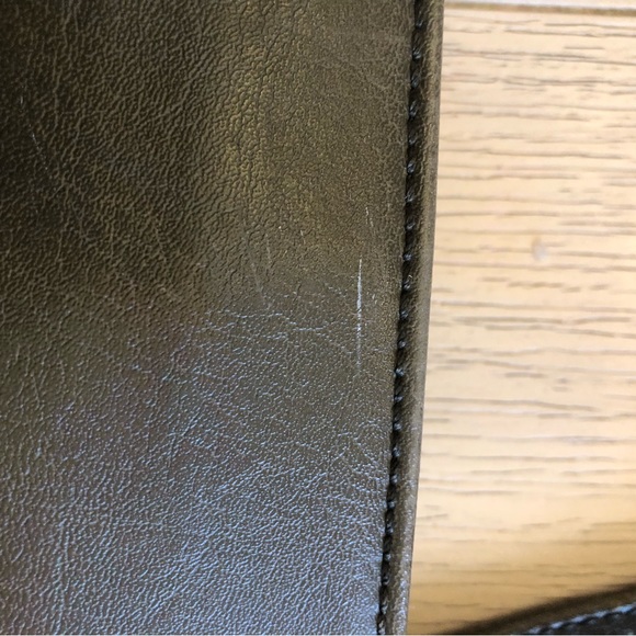 Matt & Natt tote bag, Vegan Leather, in army green. Discontinued at store. - Picture 7 of 11